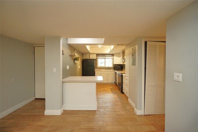 Foto del edificio - 760 S Village Dr