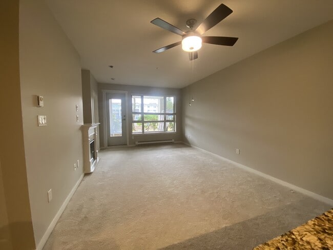 Building Photo - 5670 Edgewater Ln