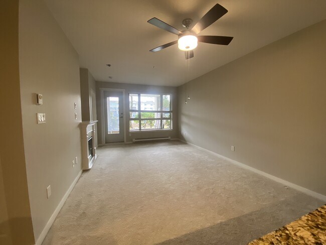 Photo du bâtiment - 5670 Edgewater Ln