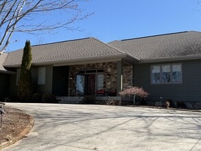 Building Photo - 139 Summit Dr