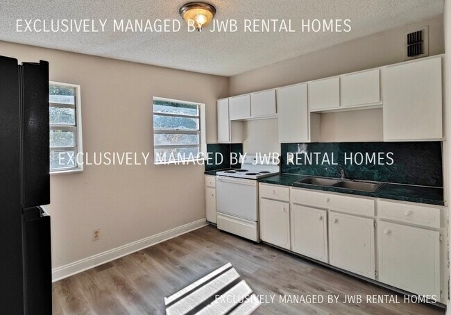 Building Photo - 10271 Monaco Dr