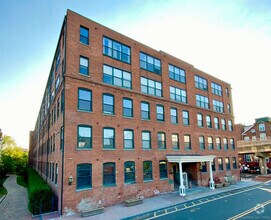 Building Photo - 145 Canal St E