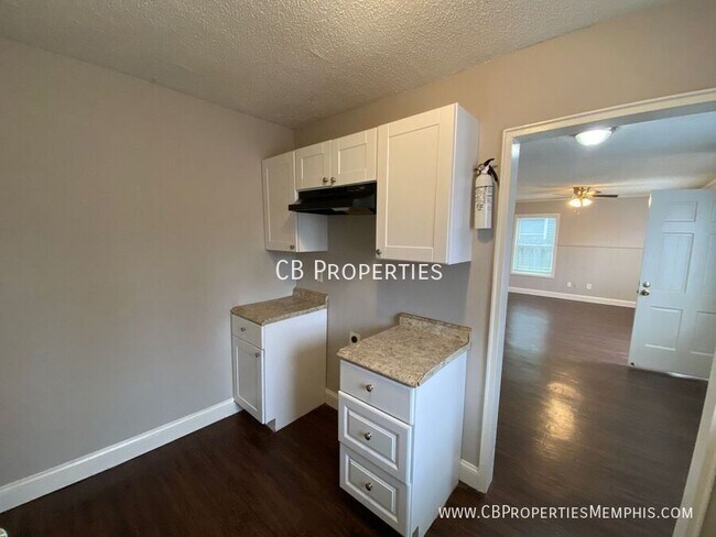Foto del edificio - 1311 Robin Hood Ln