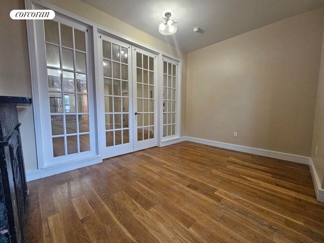 Building Photo - 215 Lewis Ave