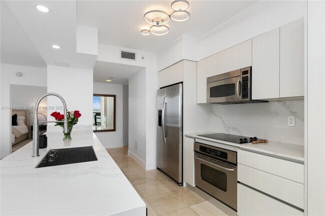 Foto del edificio - 6365 Collins Ave