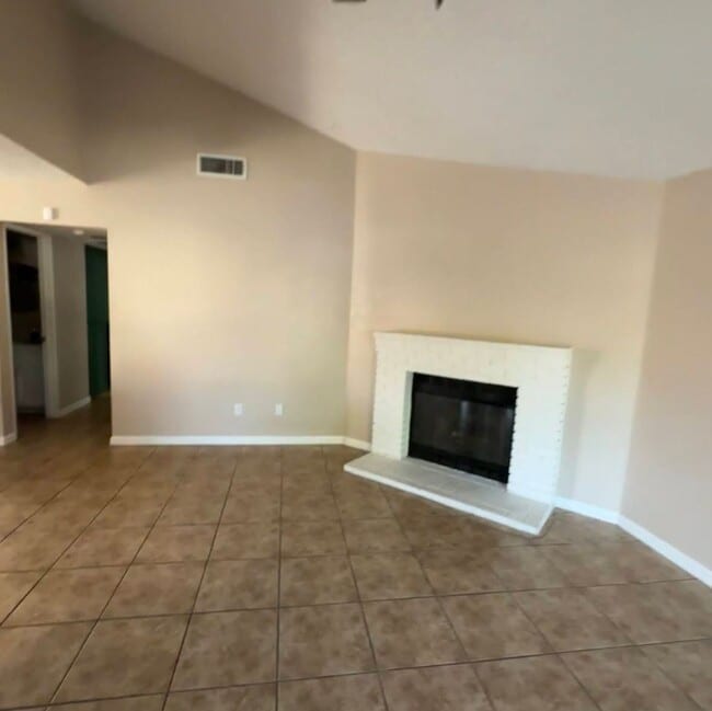 Building Photo - Lovely Home Near Palla Elementary!