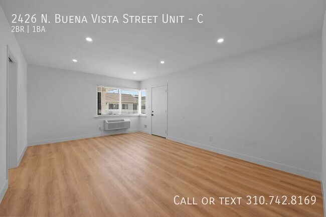 Foto del edificio - 2426 N Buena Vista St