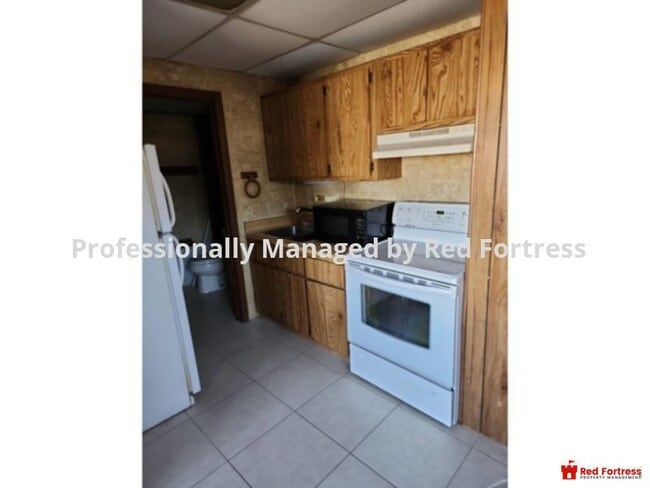 Building Photo - One Bedroom with full kitchen  and bathroom