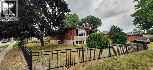 Photo du bâtiment - 199 Jansen Ave