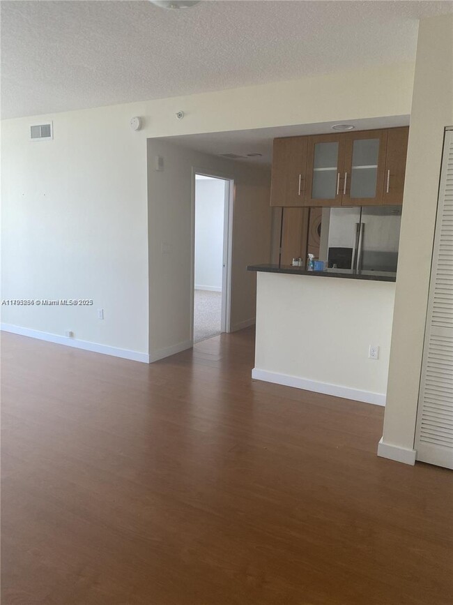 Foto del edificio - 601 NE 23rd St
