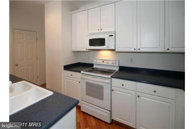 Building Photo - 5095 Donovan Dr