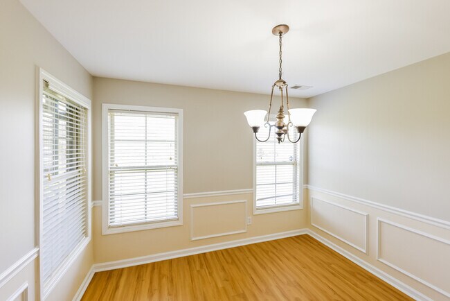 Building Photo - 105 Landings Way Dr