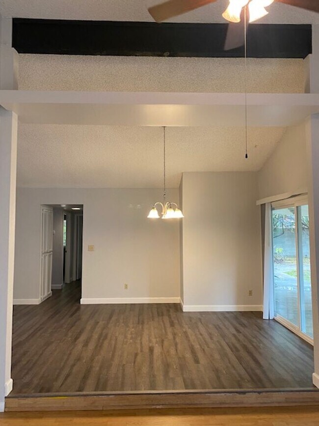 Building Photo - trov68