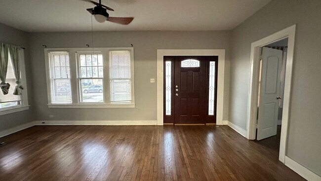 Foto del edificio - 942 Bailey Ave