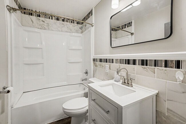 Foto del edificio - *Use Rently to view this unit and receive $150 off move-in* Cute Remodeled Two Bedroom 1 Bathroom...