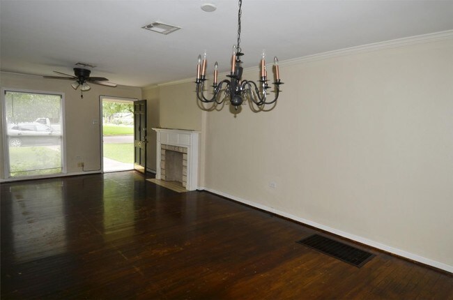Building Photo - 2823 Columbus Avenue - 1