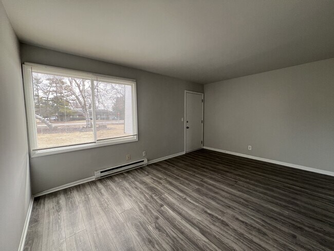 Building Photo - 1664 Molitor Rd