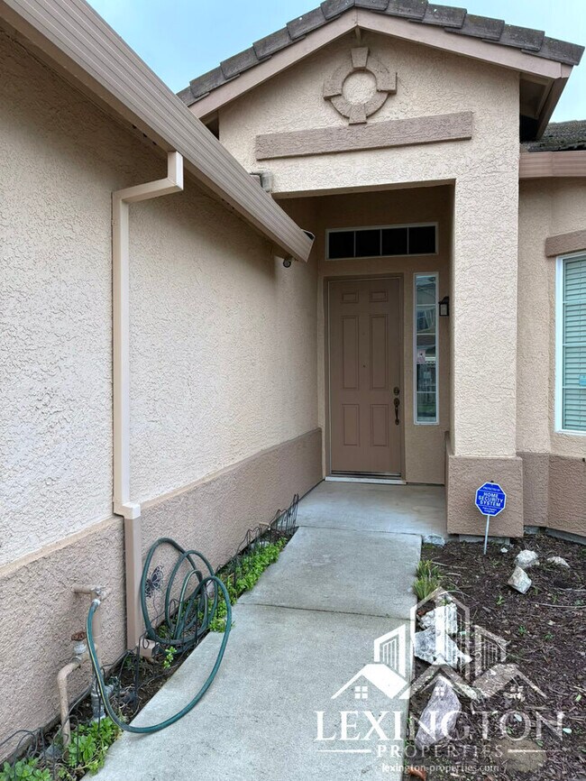 Foto del edificio - Updated 3 Bedroom, 2 Bathroom, Single-Story Home in Antelope!