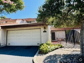 Building Photo - 1110 Las Riendas Way