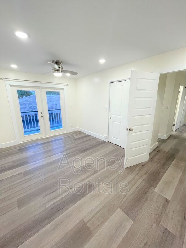 Building Photo - 3036 Monsarrat Ave