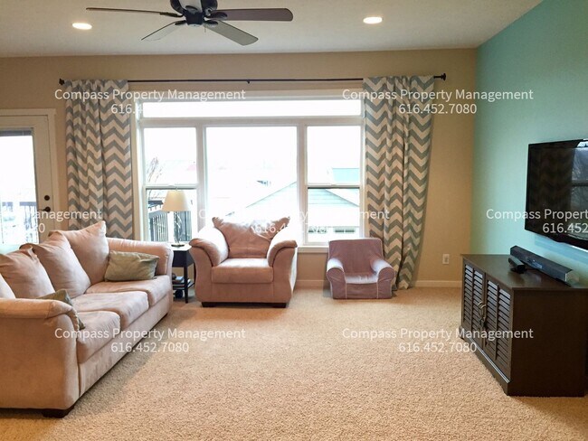 Foto del edificio - COMING SOON! 5 Bed 3.5 Bath Home in Hudson...