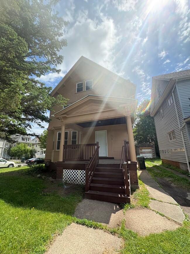 Building Photo - 678 Genesee St