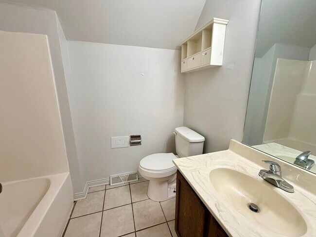Foto del edificio - 1150 Horsemans Ln