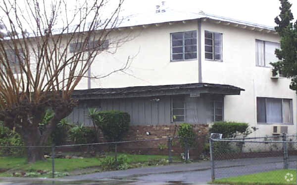 Building Photo - 11621 Kittridge St