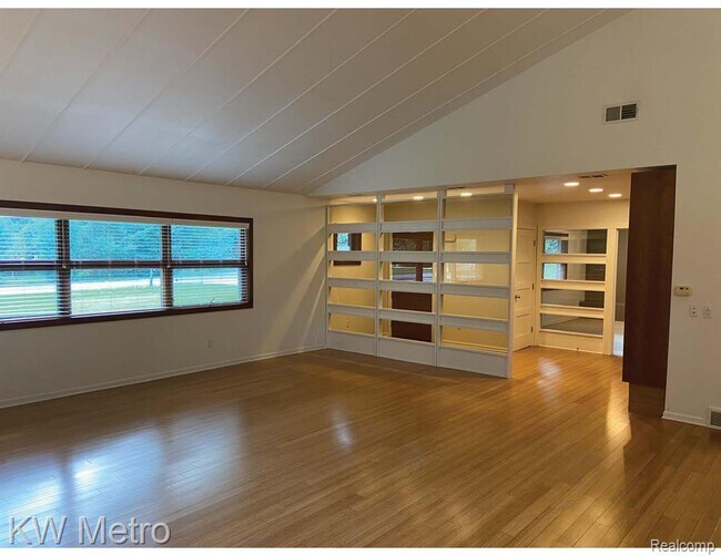 Foto del edificio - 561 Yorkton Ln