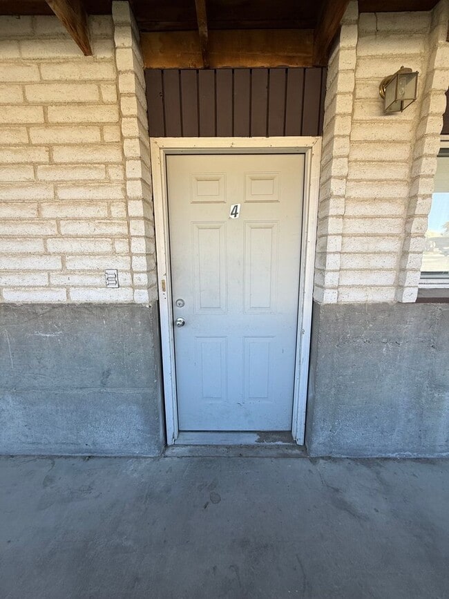 Building Photo - CS-1070 E 800 N