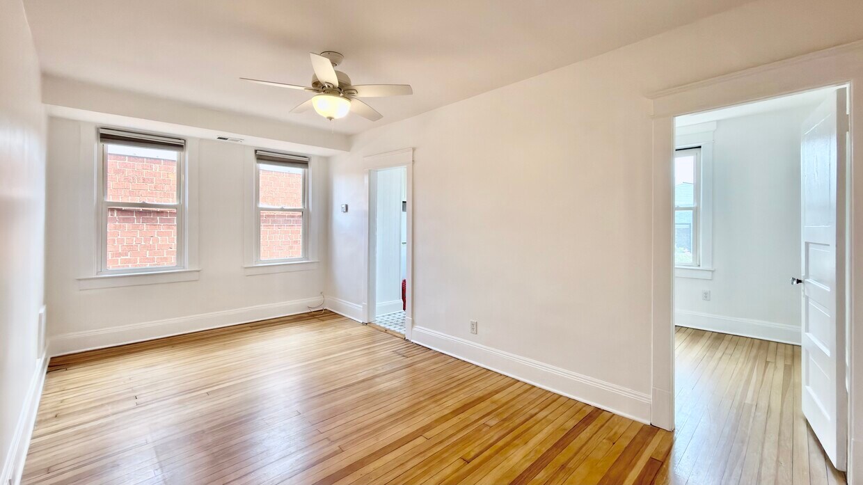 Living room facing SE - 1451 Pennsylvania Ave SE (Washington, DC)