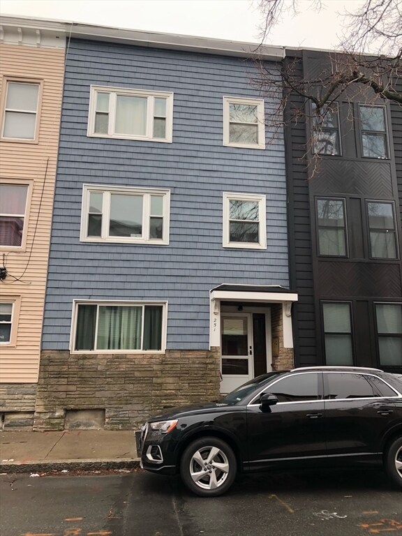 Building Photo - 251 Marion St