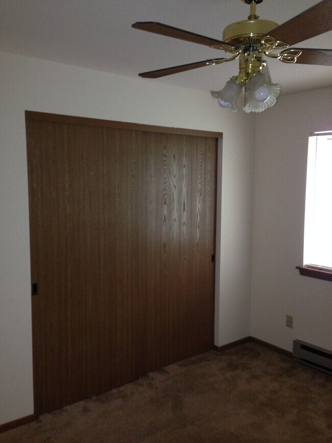 bedroom - 1804 Washington N St