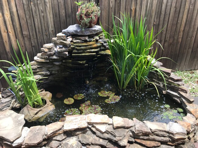 Foto del edificio - 2309 Melissa Oaks Ln