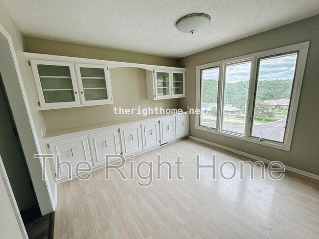 Foto del edificio - 5141 Raven Oaks Cir