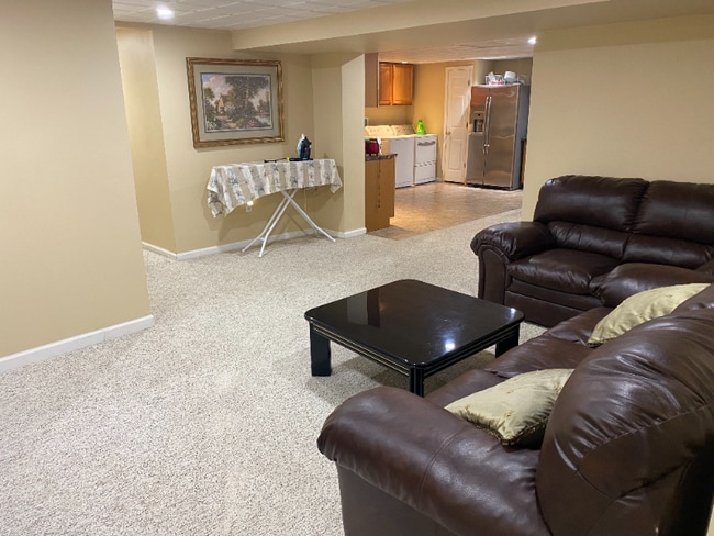 Building Photo - 8809 Royal Crest Dr