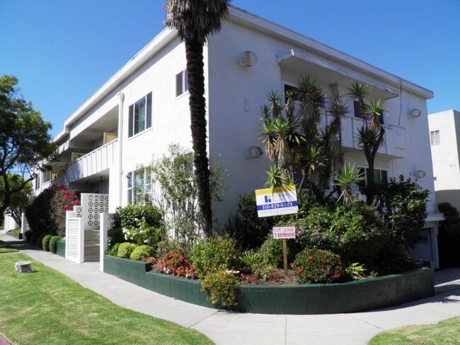 Building Photo - 1487 Reeves St