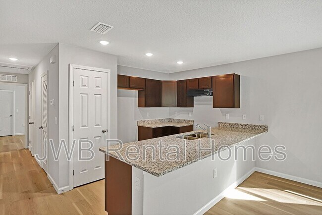 Foto del edificio - 1327 7th St W