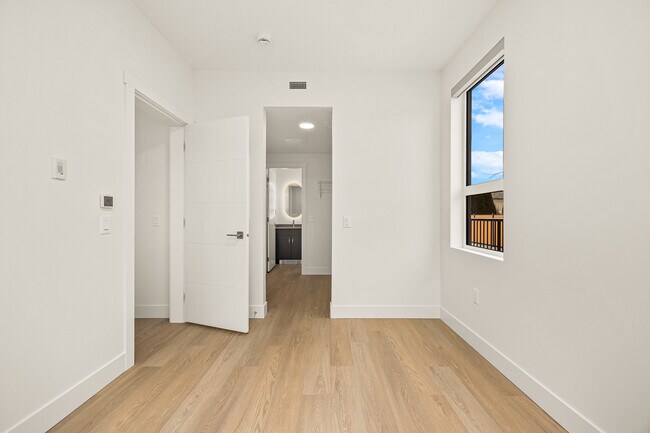 Building Photo - 500 Asher