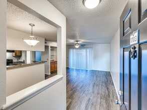 Building Photo - Hunters Crossing Apartments