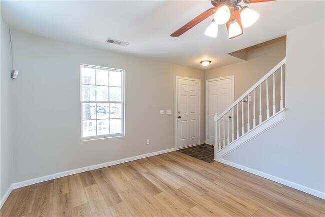 Foto del edificio - 5795 Mountain Top Pl