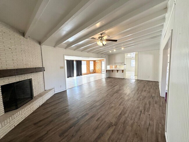 Foto del edificio - 4 Bed 2.5 Bath!