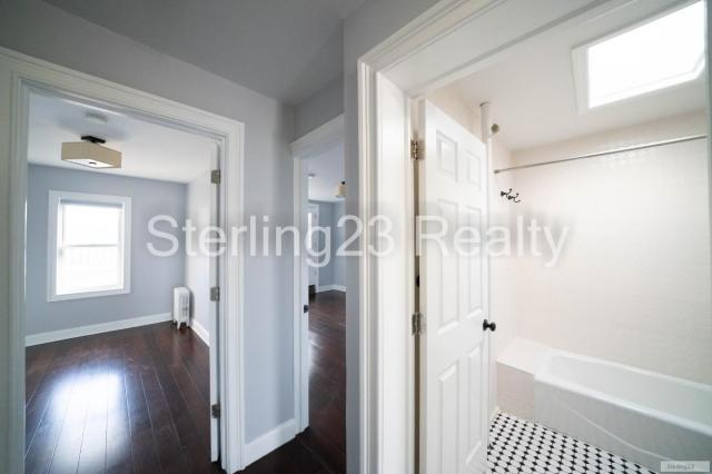 Building Photo - 2 bedroom in ASTORIA NY 11105