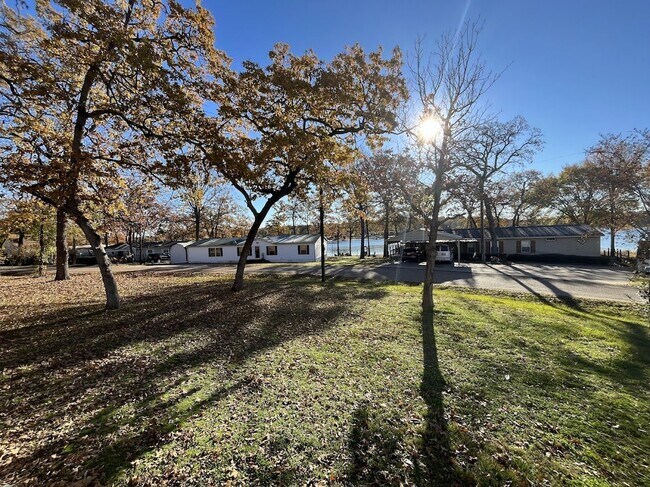 Foto del edificio - Beautifully Remodeled 3 Bedroom, 2 Bathroo...