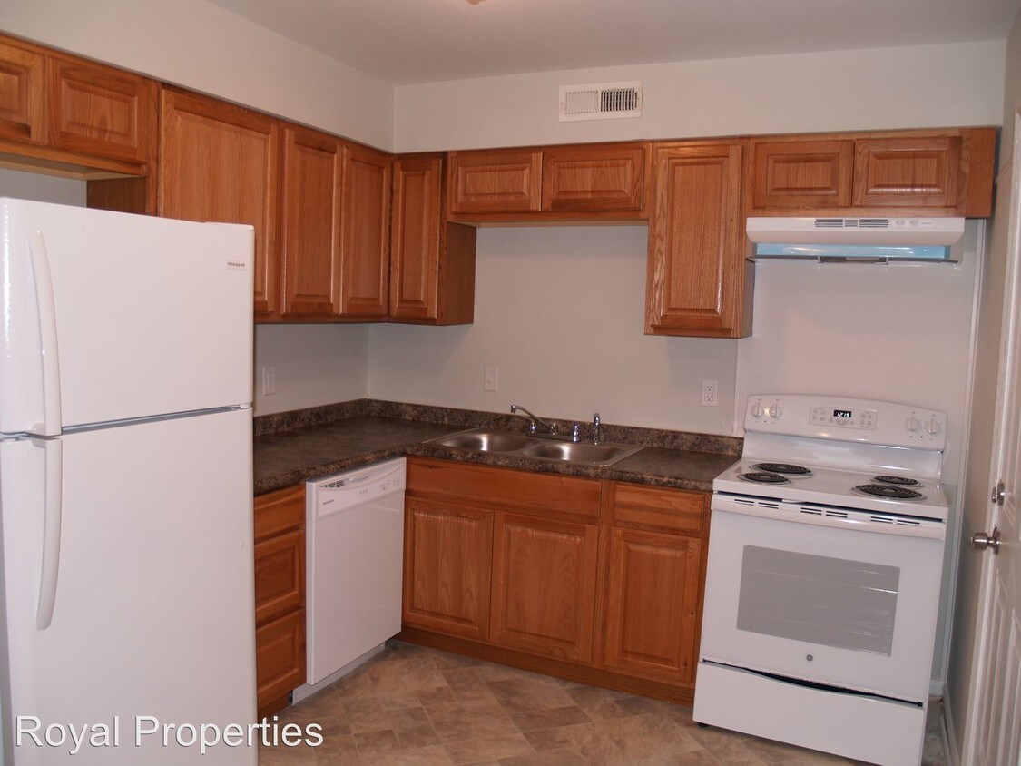 612 Davie Ave, Statesville, NC 28677 Condo for Rent in Statesville, NC