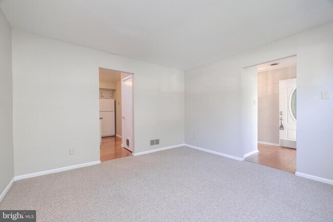 Building Photo - 24 E Green Valley Cir