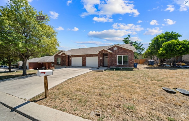 Building Photo - 521 Clearfield Dr