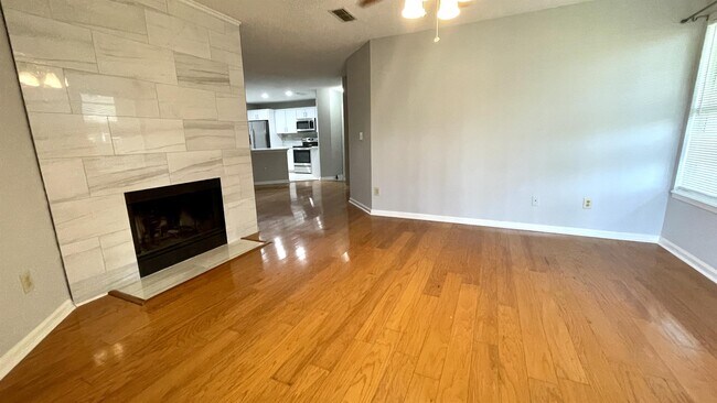 Foto del edificio - 800 Ironwood Dr