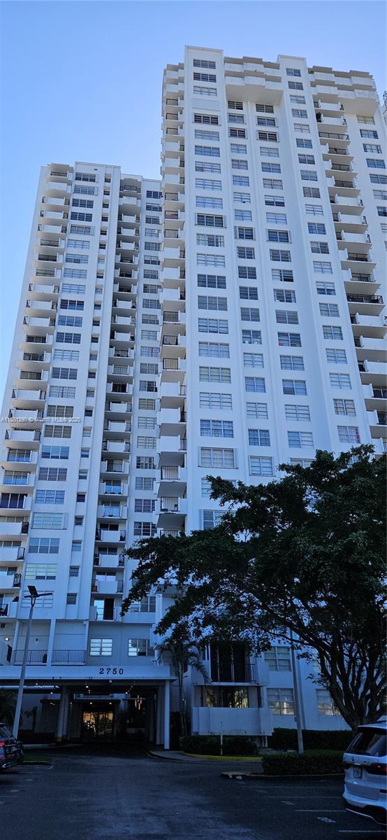 Foto del edificio - 2750 NE 183rd St