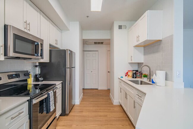 Foto del edificio - 7455 N 95th Ave
